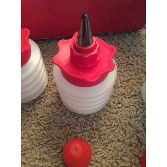 Betty Crocker Decorating Kit B18 - Picture 5 of 5